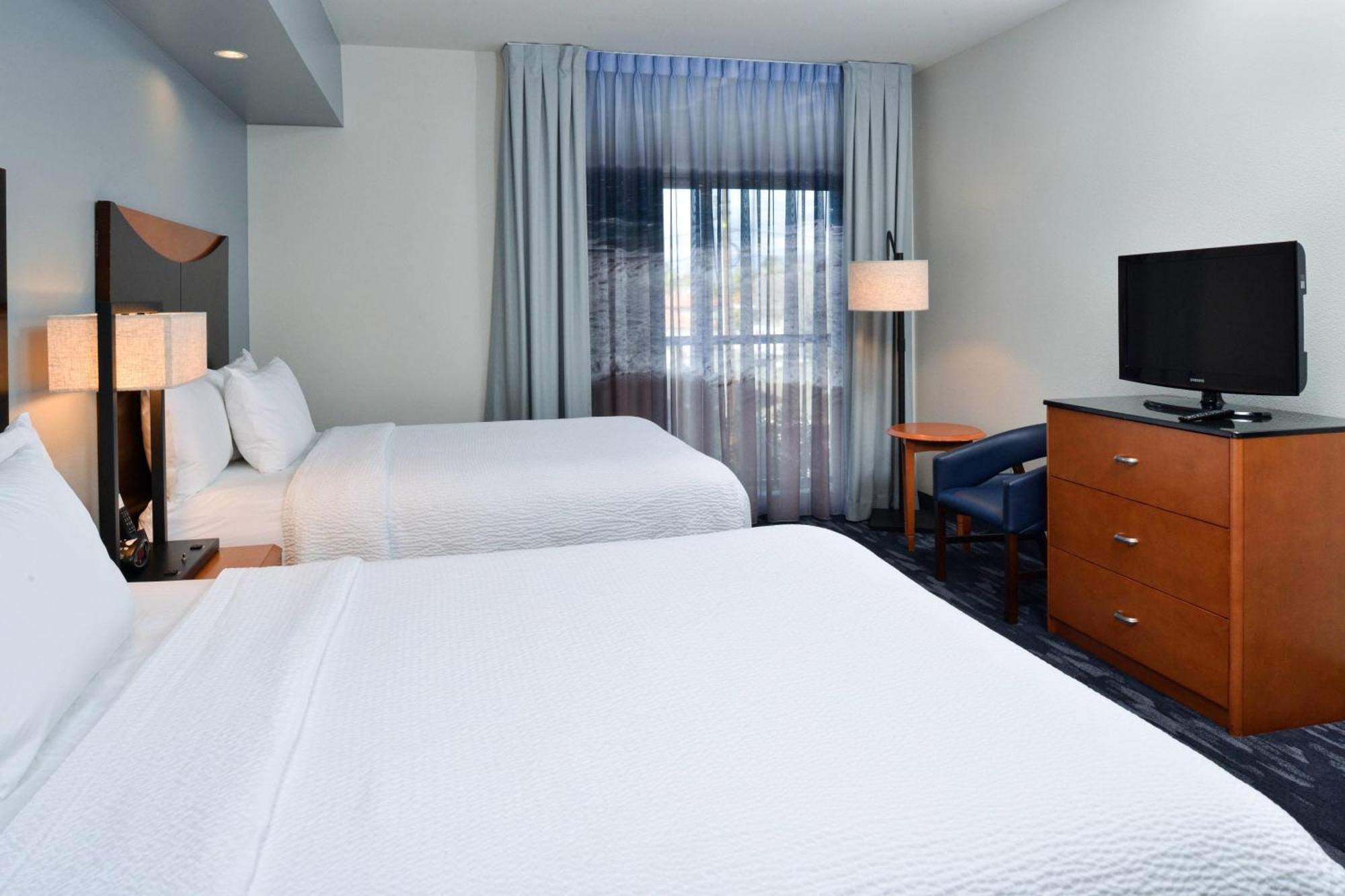 Fairfield Inn & Suites Santa Cruz - Капитола Екстериор снимка