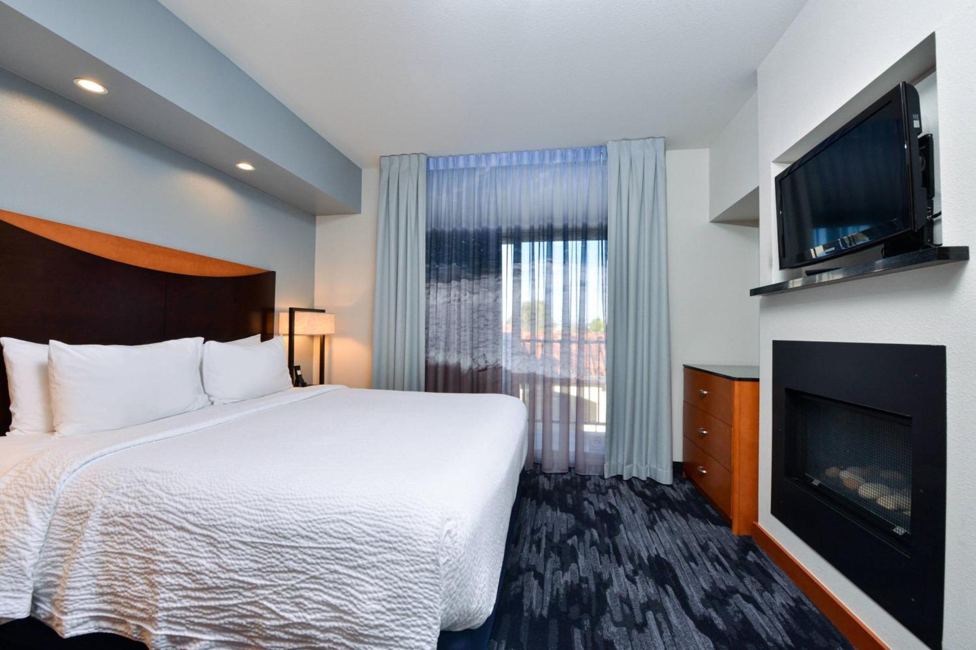 Fairfield Inn & Suites Santa Cruz - Капитола Екстериор снимка