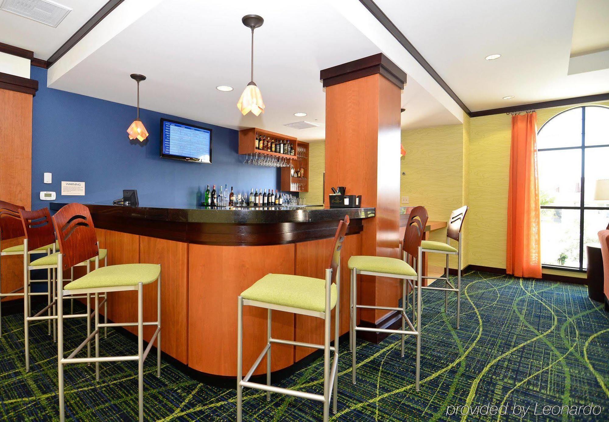 Fairfield Inn & Suites Santa Cruz - Капитола Ресторант снимка